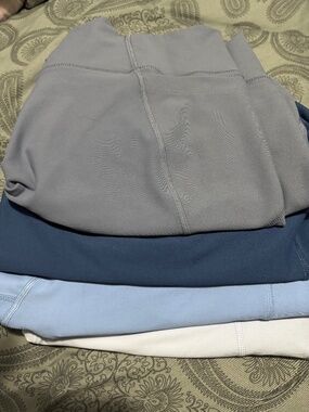 Old Navy yoga pants - 4 pairs blues